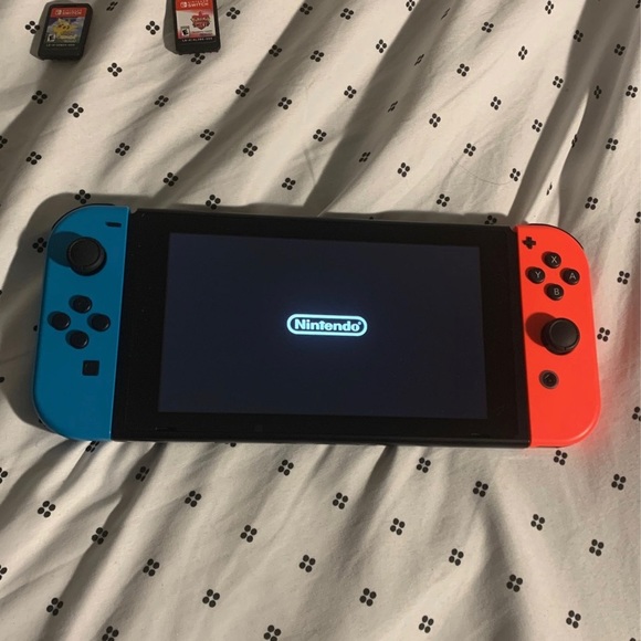 Nintendo switch - Picture 2 of 2